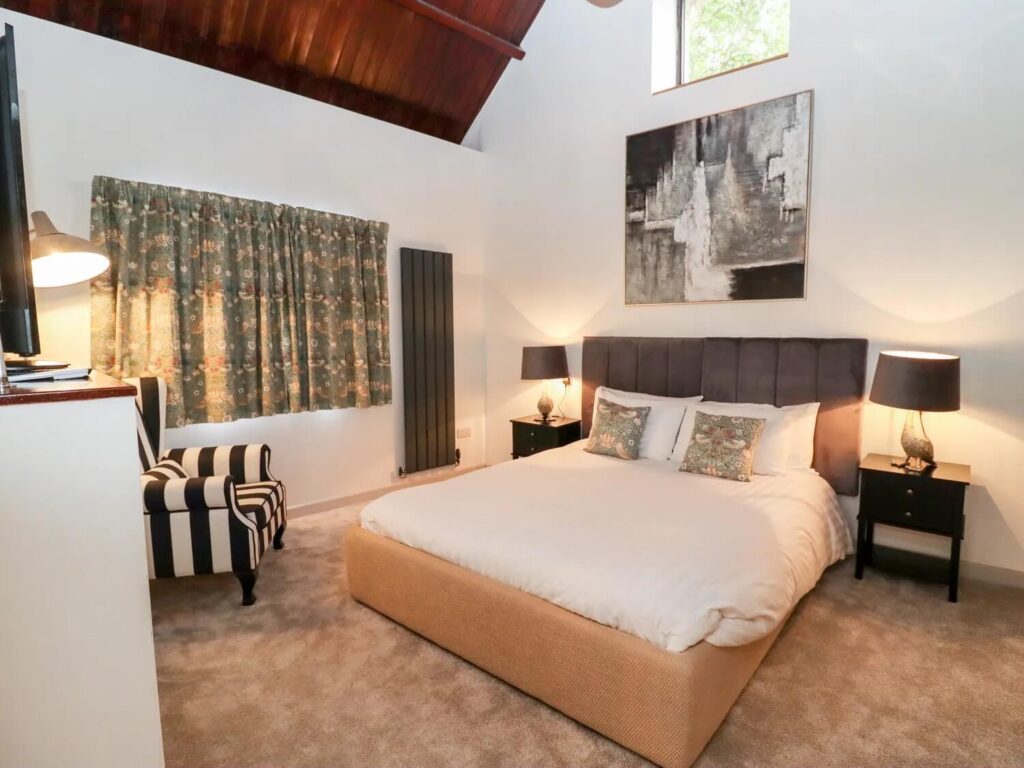 Pettifers Hotel room
