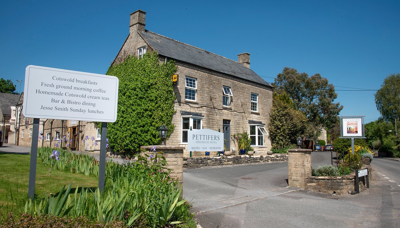Pettifers Hotel
